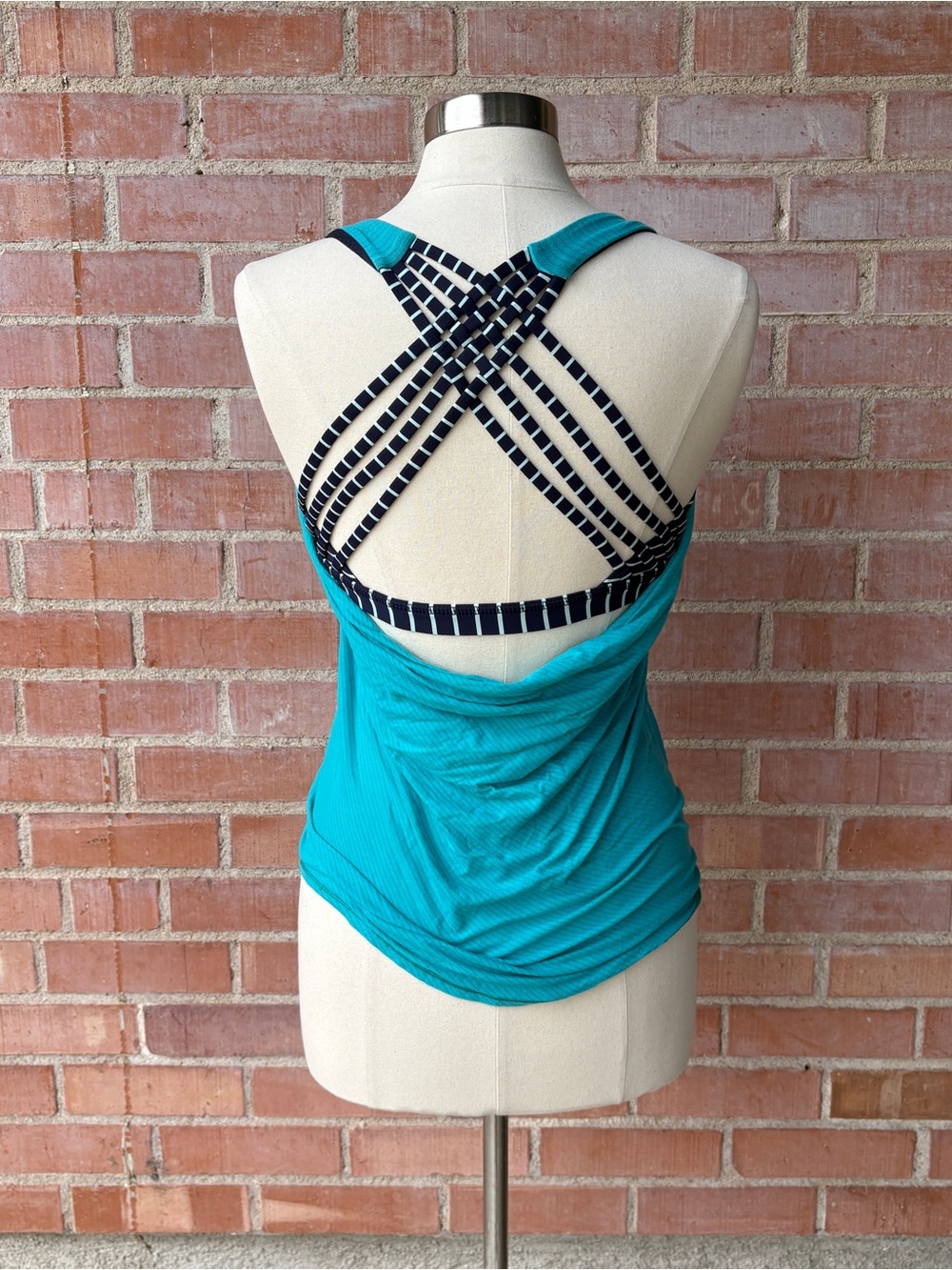 Lululemon Wild Tank‎ Blue Tropics Parallel Stripe Deep Navy Tranquil Blue Size 4